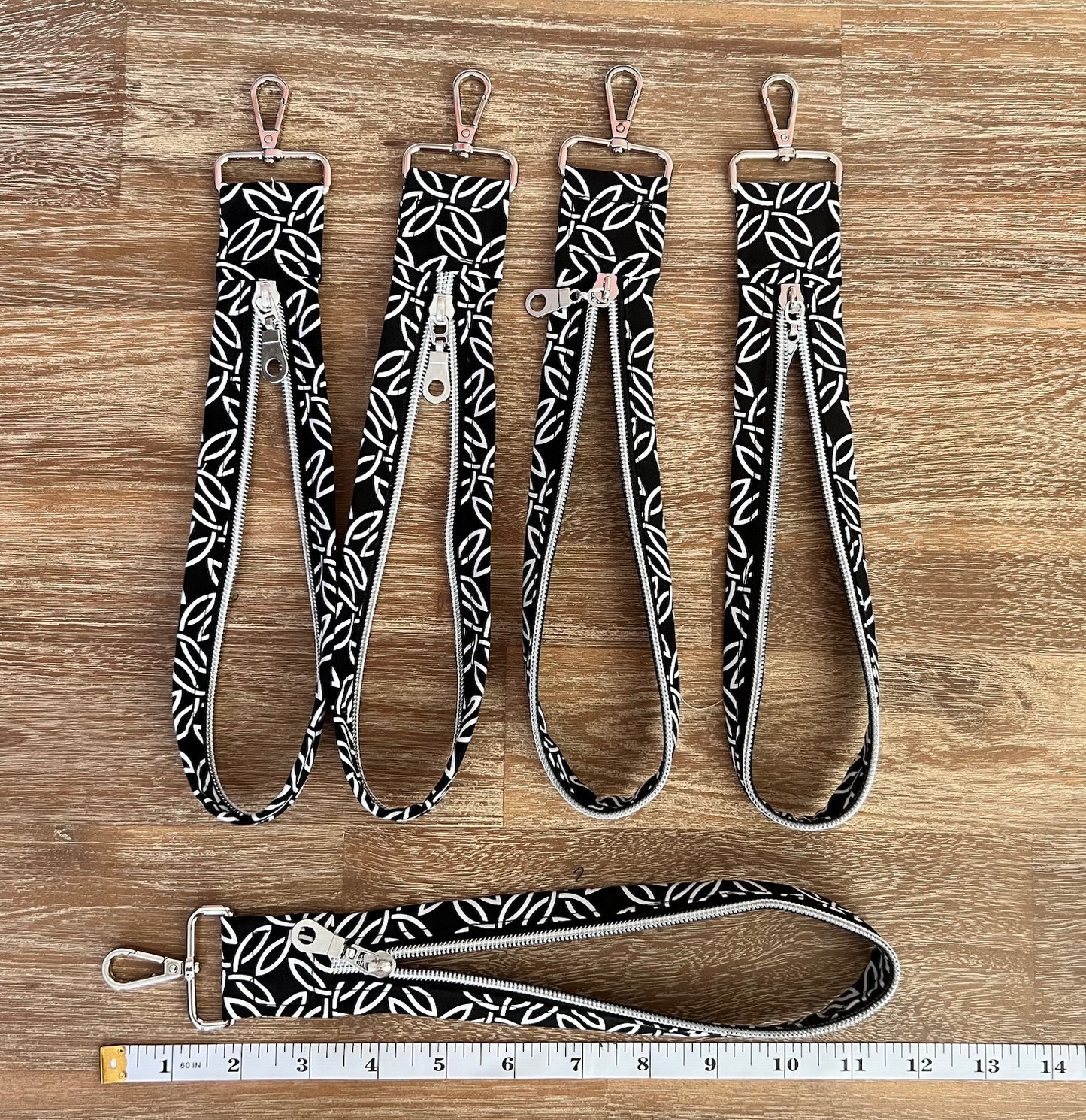 🖤 Nan-Tuckit Zip – Geometric Noir 10"