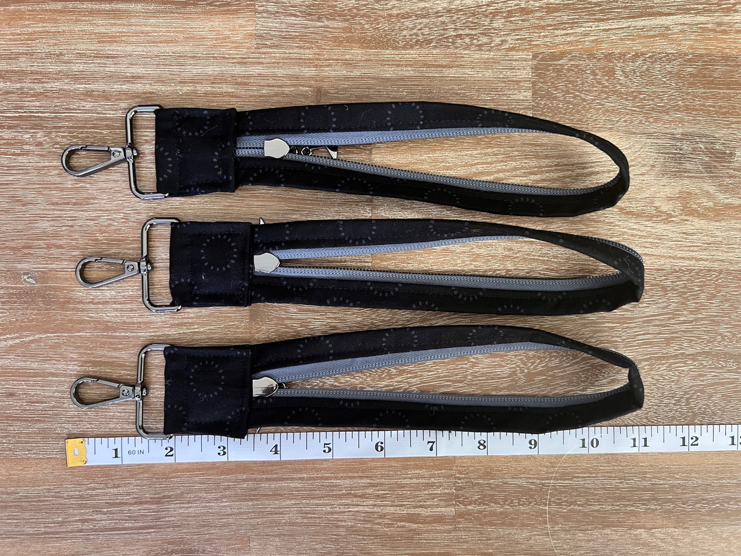 ⚫ Nan-Tuckit Zip – Shadow Dot 10"