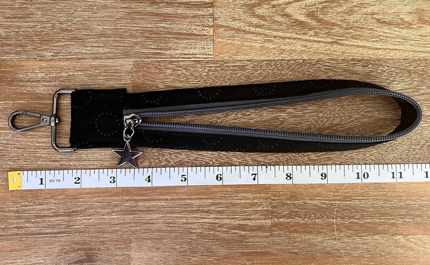 ⚫ Nan-Tuckit Zip – Shadow Dot 10"