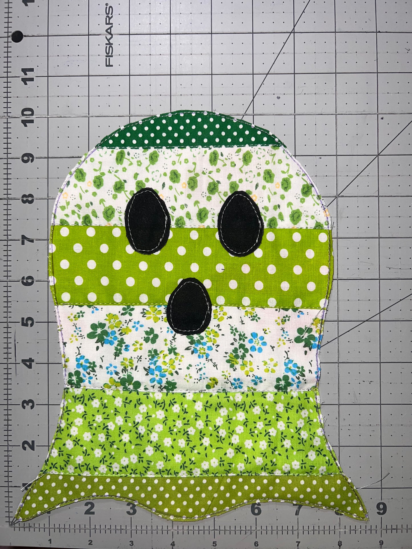 👻 Green Garden Small Ghost Appliqué – Whimsy in Bloom