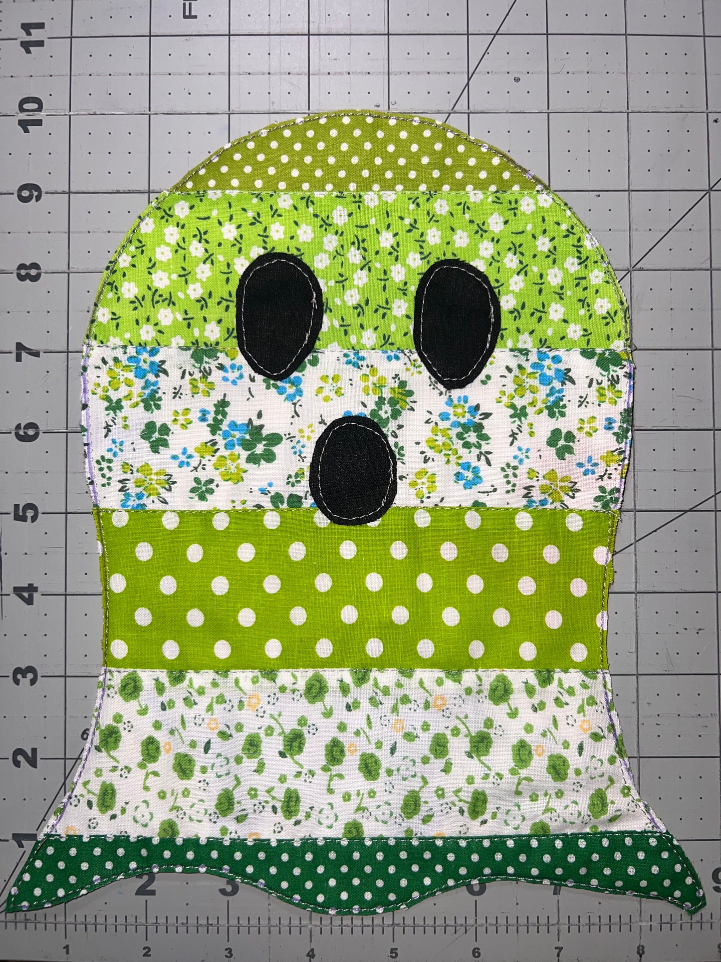👻 Green Garden Small Ghost Appliqué – Whimsy in Bloom
